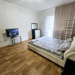 Фото Апартаменты на улице Адоратского 1