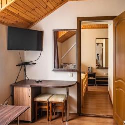 4-местная комната люкс с балконом №2