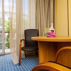 Номер люкс улучшенный с 1 двуспальной кроватью