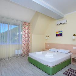 Номер стандарт улучшенный с 1 двуспальной кроватью