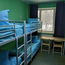 Кровать в 8-местном общем мужском номере