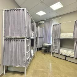 Кровать в 10-местном общем мужском номере