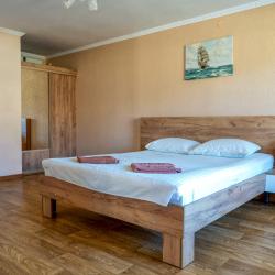 Номер улучшенный семейный с 1 двуспальной кроватью