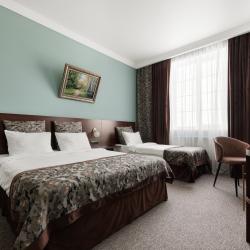 Номер улучшенный с 1 односпальной и 1 двуспальной кроватью