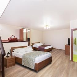 Номер люкс с 2 двуспальными кроватями №28