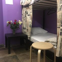Кровать в 8-местном общем номере