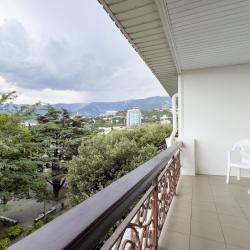 Номер люкс семейный с 1 двуспальной кроватью