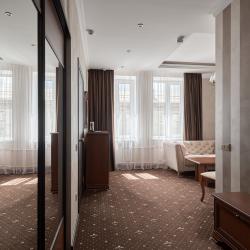 Номер люкс комфорт с 1 двуспальной кроватью