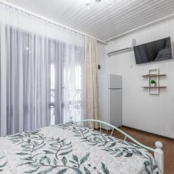 Комната стандарт с 2 односпальными и 1 двуспальной кроватью