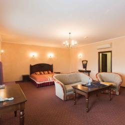 Номер полулюкс с 1 двуспальной кроватью