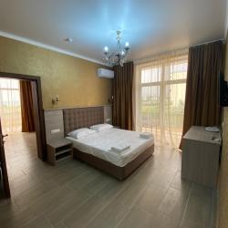 Номер люкс с 2 двуспальными кроватями