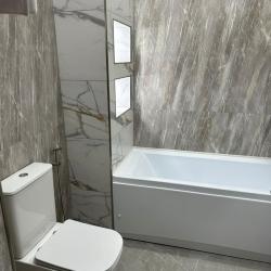 Номер полулюкс с 1 односпальной и 1 двуспальной кроватью