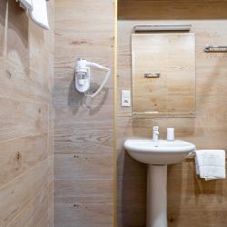 2-комнатный номер полулюкс с 1 двуспальной кроватью