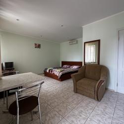 3-местный 1-комнатный номер стандарт улучшенный с 1 односпальной и 1 двуспальной кроватью