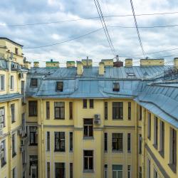 Кровать в 10-местном общем женском номере (мансарда)