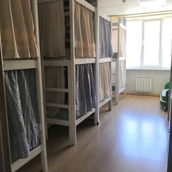 Кровать в 8-местном общем мужском номере
