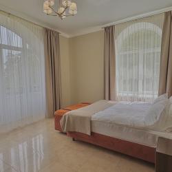 Номер полулюкс с 1 двуспальной кроватью