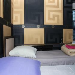 Кровать в 7-местном общем мужском номере