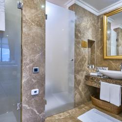 Номер люкс премиум с 1 двуспальной кроватью