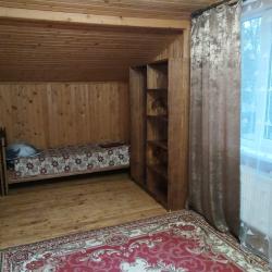 Коттедж стандарт с 1 односпальной и 2 двуспальными кроватями