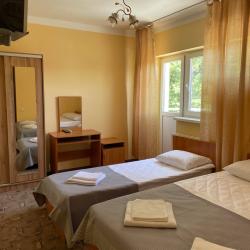 Стандарт с одной односпальной и одной двуспальной кроватями