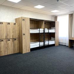 Кровать в 12-местном общем номере