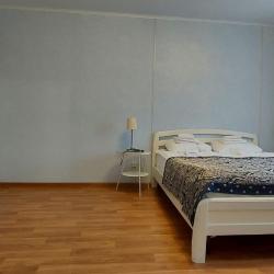Номер комфорт с 2 односпальными и 1 двуспальной кроватью