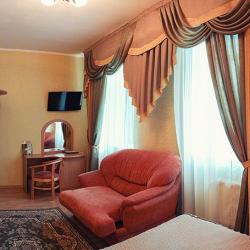 Номер люкс с 2 односпальными и 1 двуспальной кроватью №216, 316