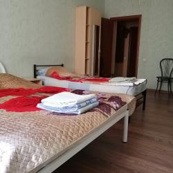 Номер стандарт с 1 односпальной и 1 двуспальной кроватью