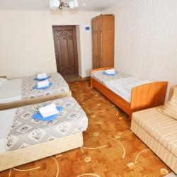 Номер стандарт улучшенный с 1 односпальной и 1 двуспальной кроватью
