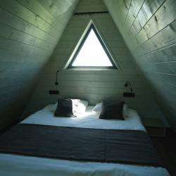 4-местный 2-комнатный коттедж премиум с 2 двуспальными кроватями