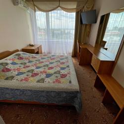 Номер стандарт с 1 двуспальной кроватью