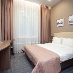 Номер стандарт с 1 двуспальной кроватью (вид на улицу)