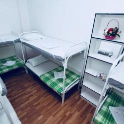 Кровать в 6-местном общем мужском номере
