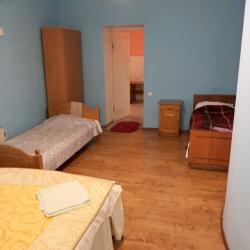 Коттедж улучшенный с 14 односпальными и 3 двуспальными кроватями