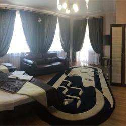 Комната комфорт с 1 односпальной и 1 двуспальной кроватью с балконом