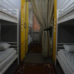Кровать в 8-местном общем номере