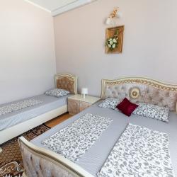 Комната комфорт с 1 односпальной и 1 двуспальной кроватью