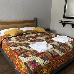 Номер стандарт с 1 двуспальной кроватью (мансарда)