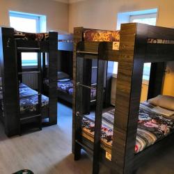 Кровать в общей мужской комнате с 5 двухъярусными кроватями