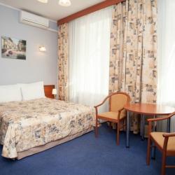 Номер стандарт с 1 двуспальной кроватью