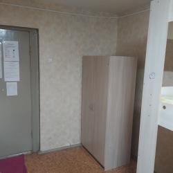 Кровать в 8-местном мужском номере