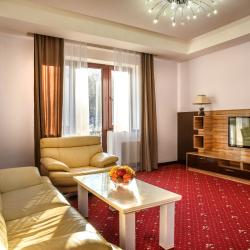 Номер полулюкс с 1 двуспальной кроватью