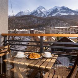 Фото Отель Ikos Polyana