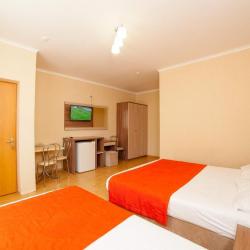 Номер стандарт с 1 односпальной и 1 двуспальной кроватью