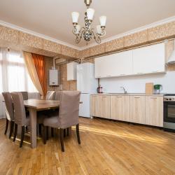 3-комнатный номер люкс с кухней и балконом(с завтраком)