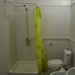 Номер эконом семейный с 1 односпальной и 1 двуспальной кроватью (корпус Г)