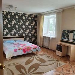 Фото Апартаменты на улице Первостроителей 4