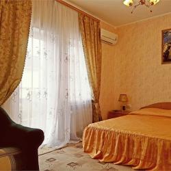 3-местный номер стандарт с 1 двуспальной кроватью, корпус 3 звезды