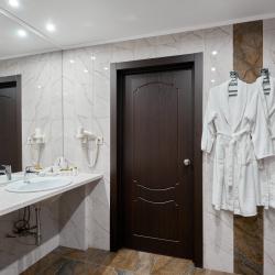 Номер люкс комфорт с 1 двуспальной кроватью